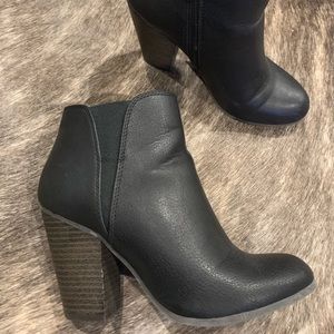 Fergalicious Women’s Punch Boot - Size 6